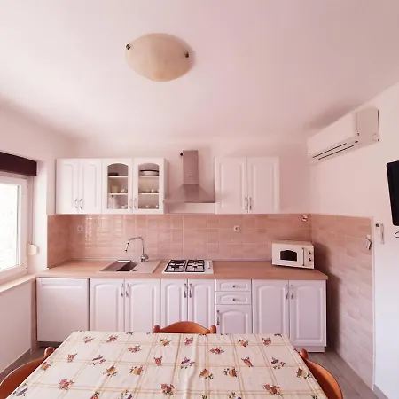 Apartments Renato Muzic Cres *