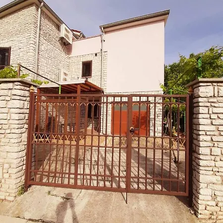 Apartment Apartments Renato Muzic Cres *