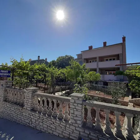 Apartments Renato Muzic Cres *