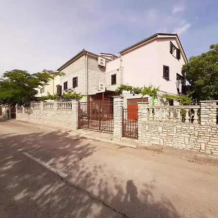 Apartment Apartments Renato Muzic Cres