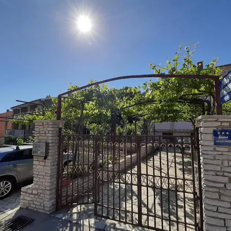 Apartment Apartments Renato Muzic Cres