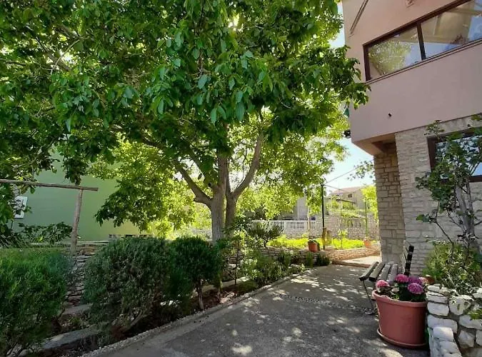 Apartments Renato Muzic Cres Apartment