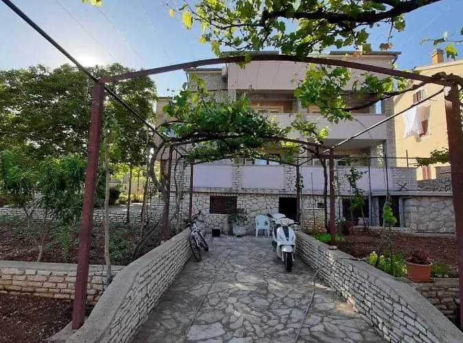 Apartment Apartments Renato Muzic Cres *
