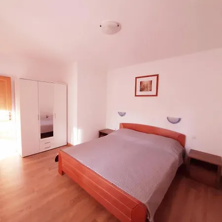 Apartment Apartments Renato Muzic Cres *