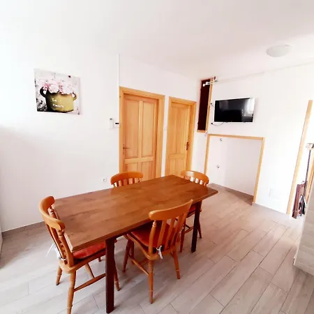 Apartments Renato Muzic Cres * Cres