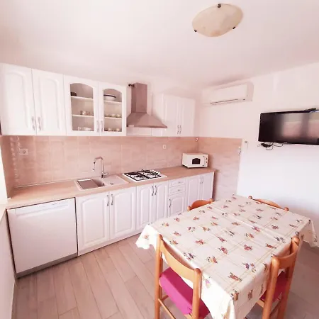 Apartments Renato Muzic Cres