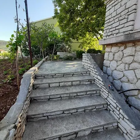 Apartments Renato Muzic Cres